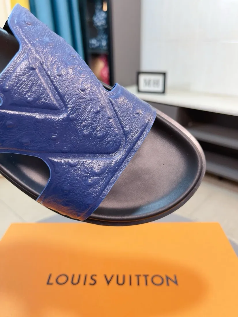 Men's shoes💰300🌹🌹【LV】Multi-color new men's slippers, original top quality version, original special cowhide ostrich embossed➕sheepskin on the inside and sides, non-slip combined sole, more stable walking, more comfortable and lightweight, high-end and generous, size: 38~44
